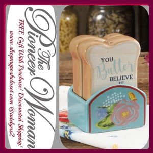 🌺 EUC Pioneer Woman Bread/Toast “You Butter Believe It” Salt and Pepper Shakers